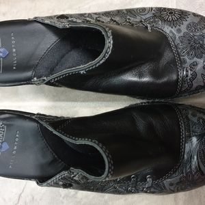 Nurse maids slip on shoes. Size 6